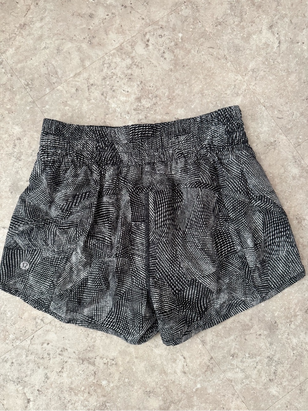 Lululemon Tracker Low-Rise Lined Short 4" - Picture 4 of 16